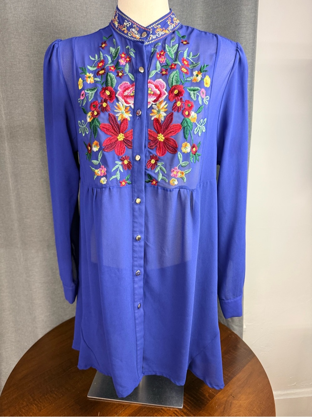 Blueberry Nights Womens Floral Embroidered Button Front Tunic Top Long Sleeve